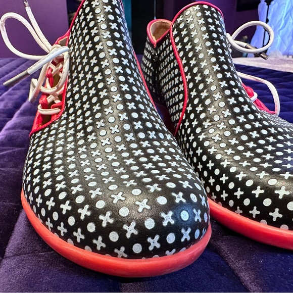 Fluevog Enneagram Receptive Shoe with Side Lace in Black/Red ๐ค๐คโค๏ธ - Picture 3 of 12